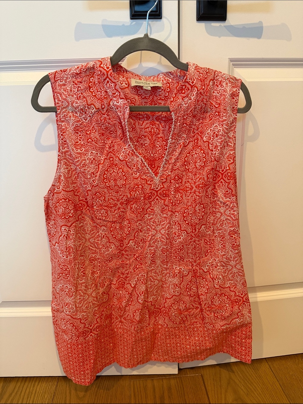 Jones New York Coral Paisley Sleeveless Split-Neck Tank